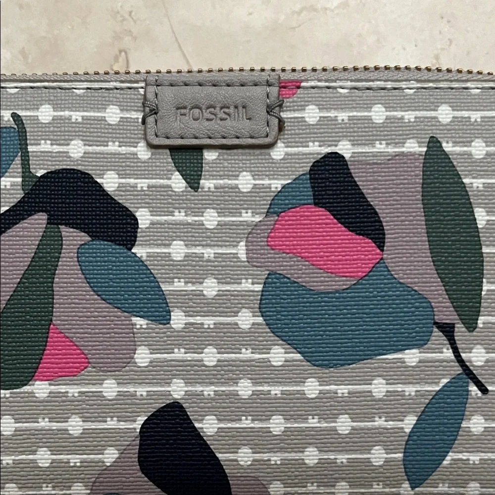 NWT! Fossil Women's Floral Pattern Wristlet - Gray and Pink